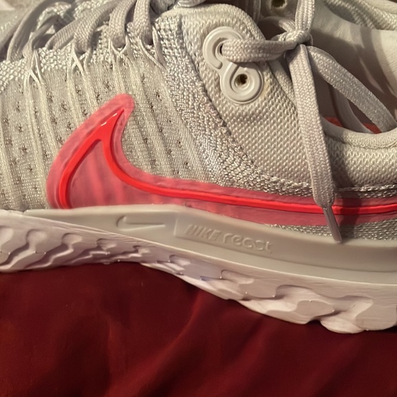 Nike React Women’s running shoes - Size 9 - off white/gray and pink - Picture 5 of 7